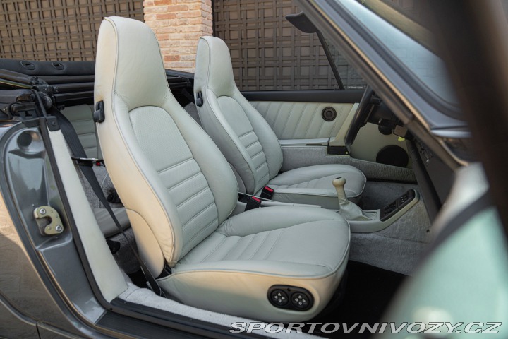 Porsche 911 964 (911) CARRERA 4 CABRIOLET 1990