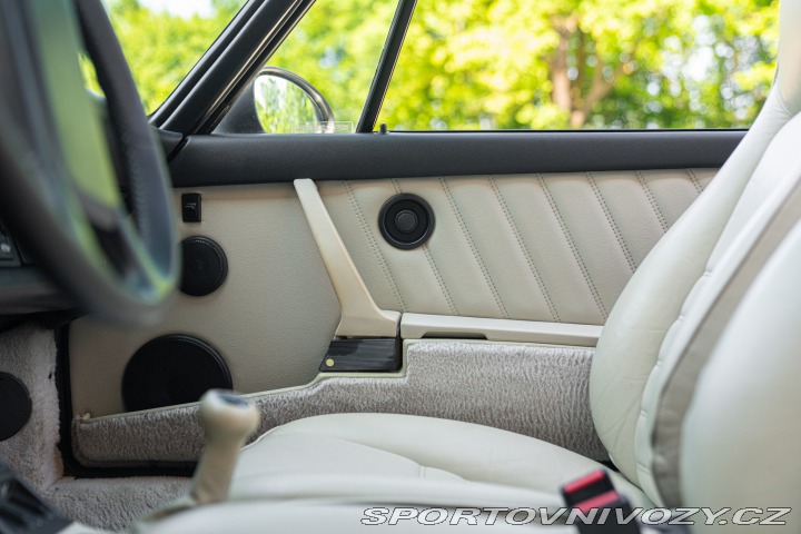 Porsche 911 964 (911) CARRERA 4 CABRIOLET 1990