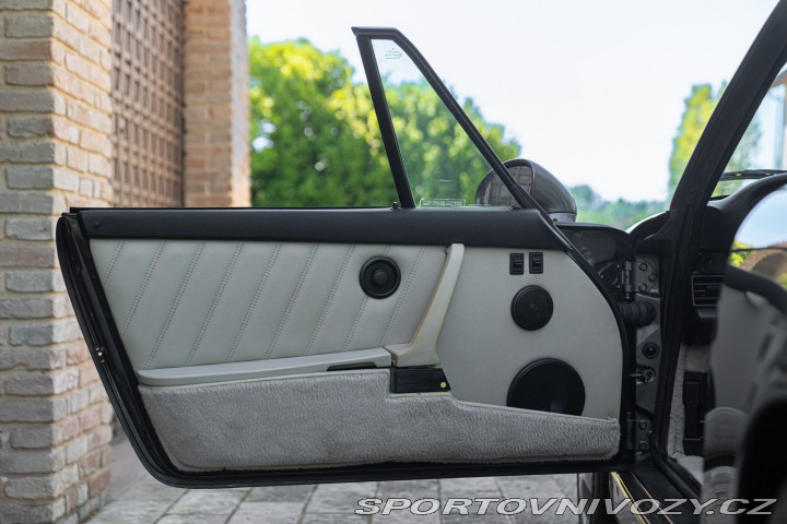 Porsche 911 964 (911) CARRERA 4 CABRIOLET 1990