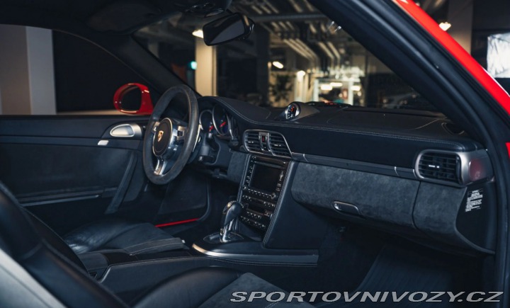 Porsche 911 Carrera GTS 2012