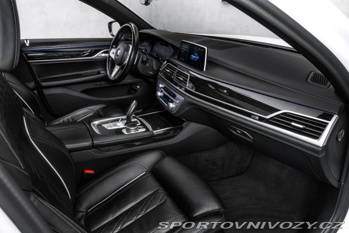 BMW 7 4.4 750i xDrive AT 1800