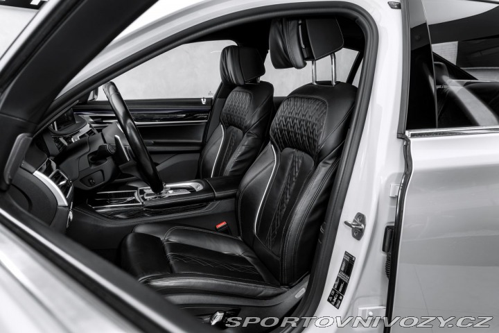 BMW 7 4.4 750i xDrive AT 1800