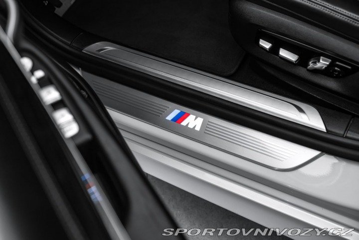 BMW 7 4.4 750i xDrive AT 1800