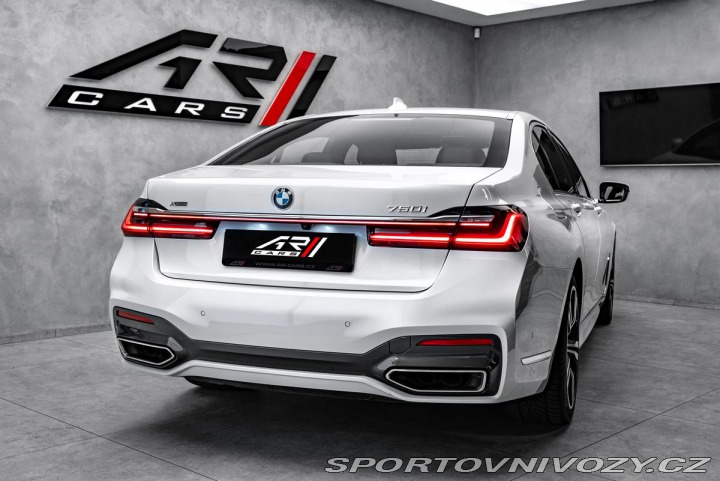 BMW 7 4.4 750i xDrive AT 1800