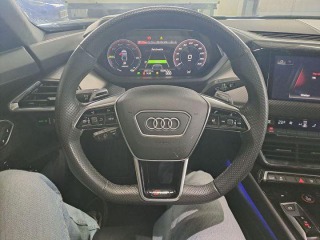 Audi RS e-tron GT poškozený 2022