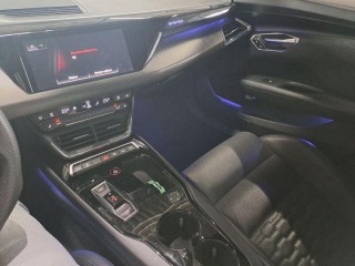 Audi RS e-tron GT poškozený 2022