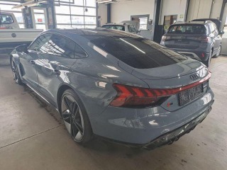 Audi RS e-tron GT poškozený 2022