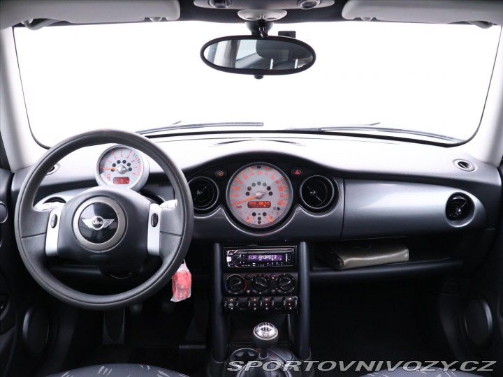 Mini One 1,6 i 66kW Klima Panorama 2006