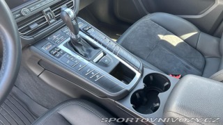 Porsche Macan  2021