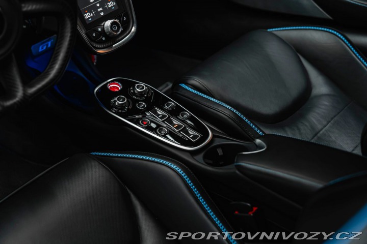 McLaren GT Panorama, B&W 2023