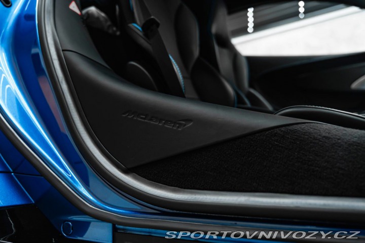 McLaren GT Panorama, B&W 2023