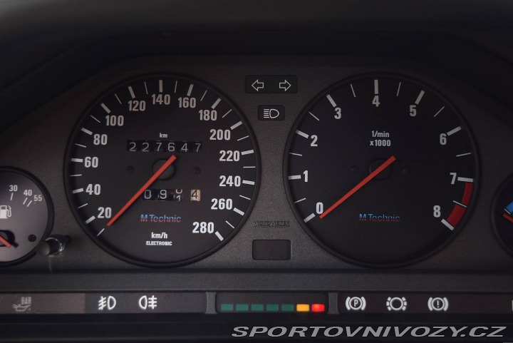 BMW 3 E30 325i 1983