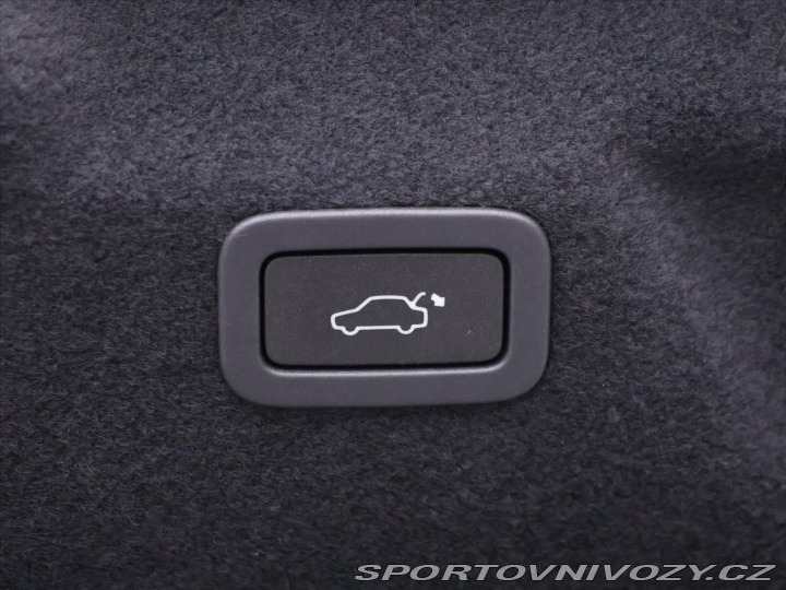 Jaguar XE 3,0 i 280kW LED. Panorama 2018