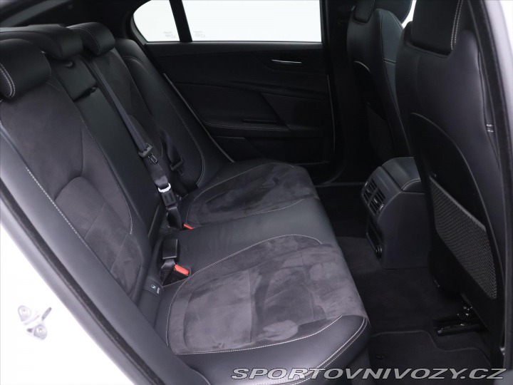 Jaguar XE 3,0 i 280kW LED. Panorama 2018