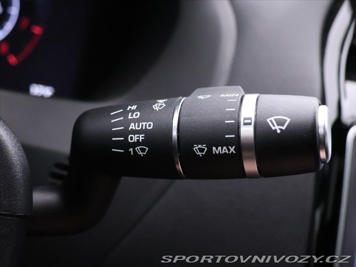 Jaguar XE 3,0 i 280kW LED. Panorama 2018