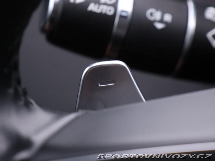 Jaguar XE 3,0 i 280kW LED. Panorama 2018