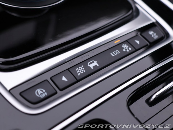 Jaguar XE 3,0 i 280kW LED. Panorama 2018
