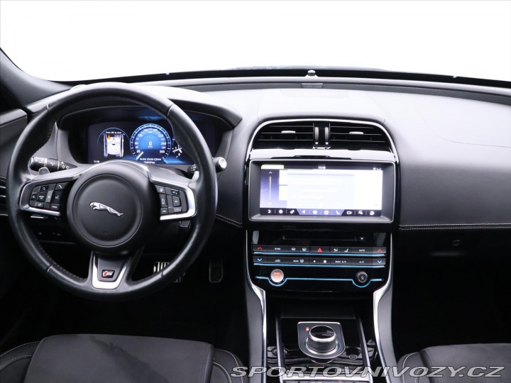 Jaguar XE 3,0 i 280kW LED. Panorama 2018