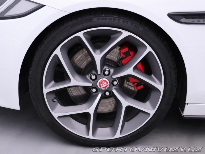 Jaguar XE 3,0 i 280kW LED. Panorama 2018