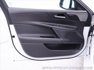 Jaguar XE 3,0 i 280kW LED. Panorama 2018