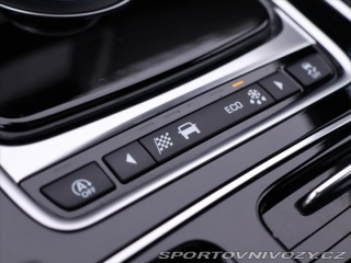 Jaguar XE 3,0 i 280kW LED. Panorama 2018
