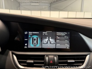 Alfa Romeo Giulia 2.0 Turbo 280k AT8 AWD  I 2025