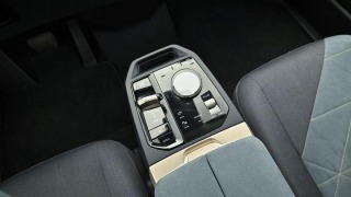 BMW iX XDRIVE 40 Připravujeme 2022