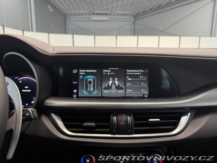 Alfa Romeo Stelvio 2.0 Turbo 280k Q4 AT8 INT 2025