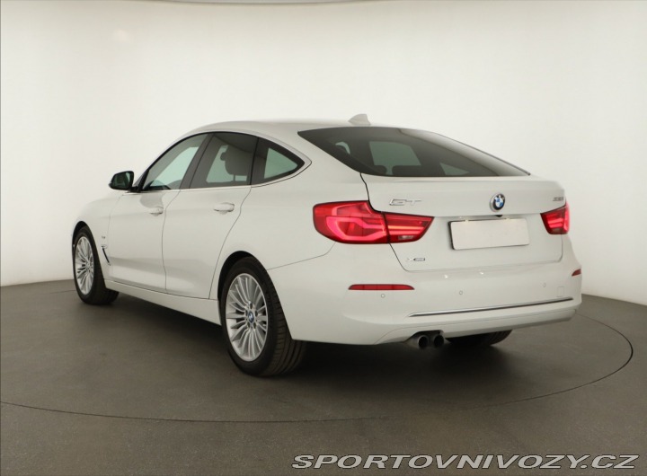 BMW 3 GT Luxury Line 330i xDriv 2016