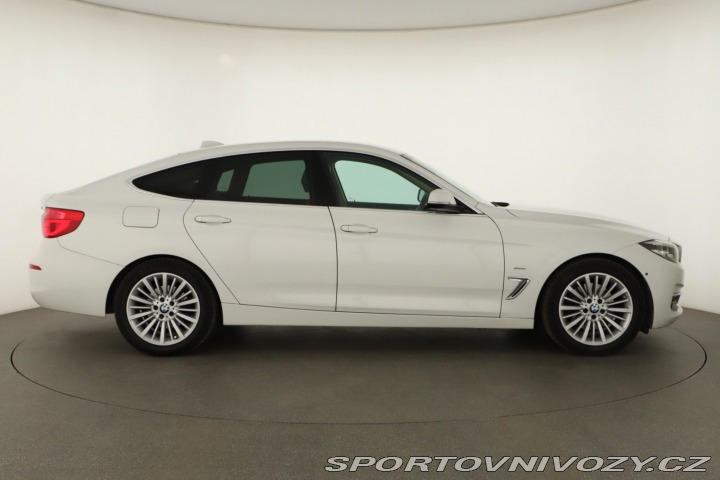 BMW 3 GT Luxury Line 330i xDriv 2016