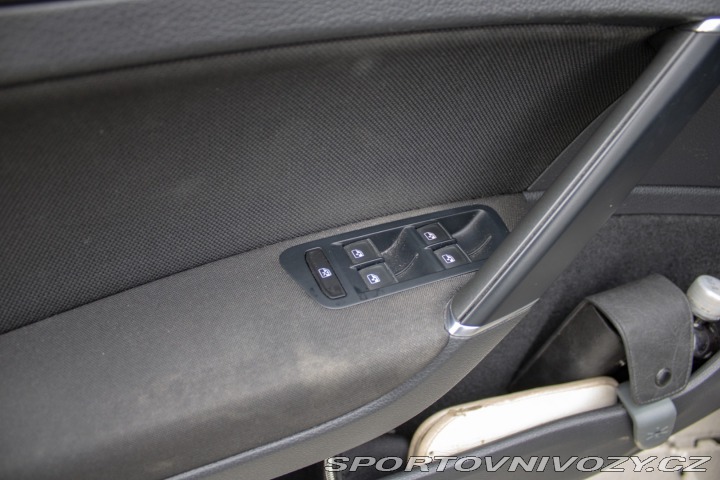 Volkswagen Golf GTE plug in-hybrid /aj n 2015