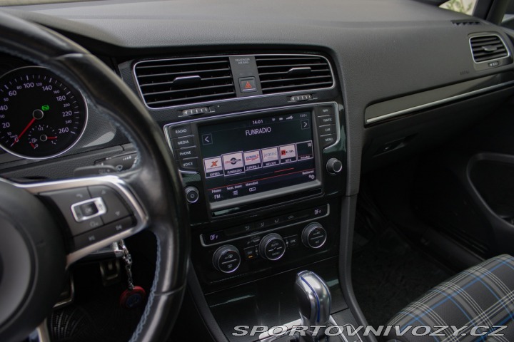 Volkswagen Golf GTE plug in-hybrid /aj n 2015
