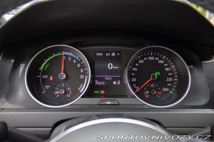 Volkswagen Golf GTE plug in-hybrid /aj n 2015