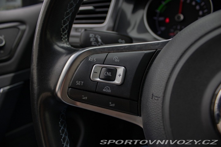 Volkswagen Golf GTE plug in-hybrid /aj n 2015