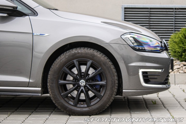 Volkswagen Golf GTE plug in-hybrid /aj n 2015