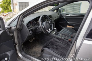 Volkswagen Golf GTE plug in-hybrid /aj n 2015