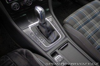 Volkswagen Golf GTE plug in-hybrid /aj n 2015