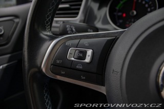 Volkswagen Golf GTE plug in-hybrid /aj n 2015
