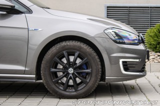 Volkswagen Golf GTE plug in-hybrid /aj n 2015