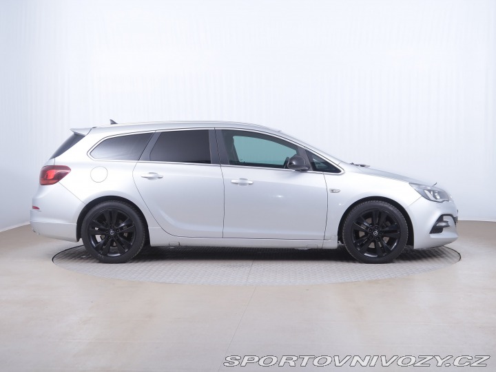 Opel Astra 2.0 BiCDTI 2015