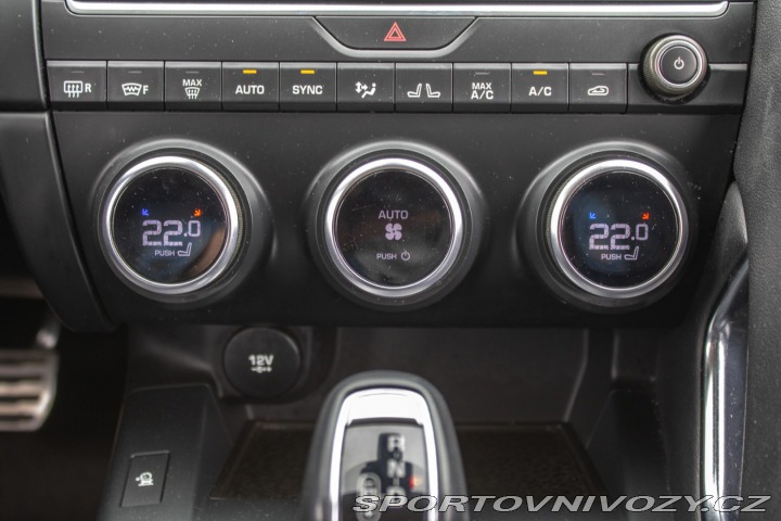 Jaguar E-Pace 2.0 I4 180k R-Dynamic SE 2019