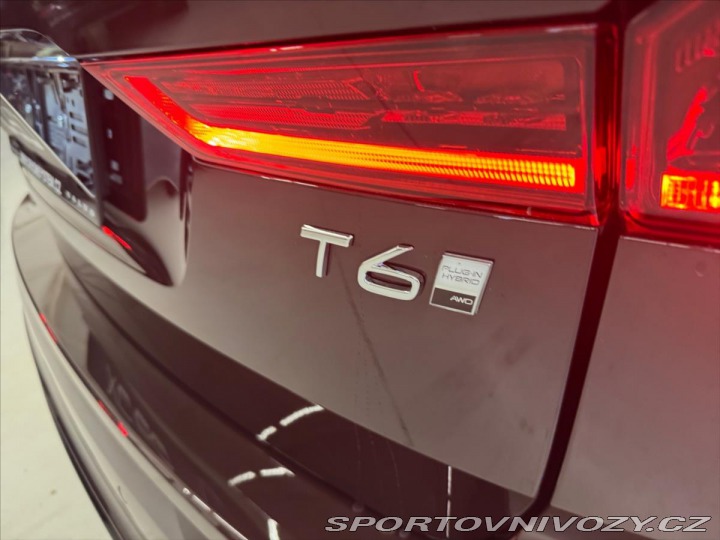 Volvo Ostatní modely XC60 2,0 T6 AWD Plus Dark 5630 2025