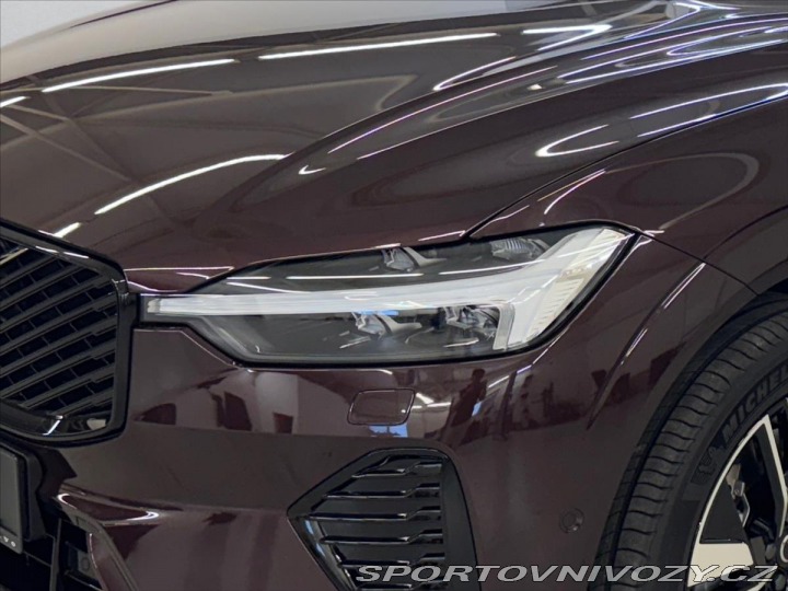 Volvo Ostatní modely XC60 2,0 T6 AWD Plus Dark 5630 2025