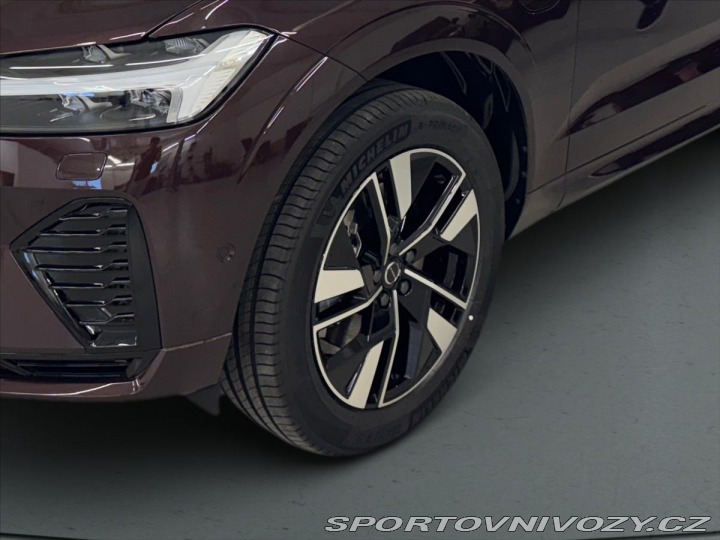 Volvo Ostatní modely XC60 2,0 T6 AWD Plus Dark 5630 2025