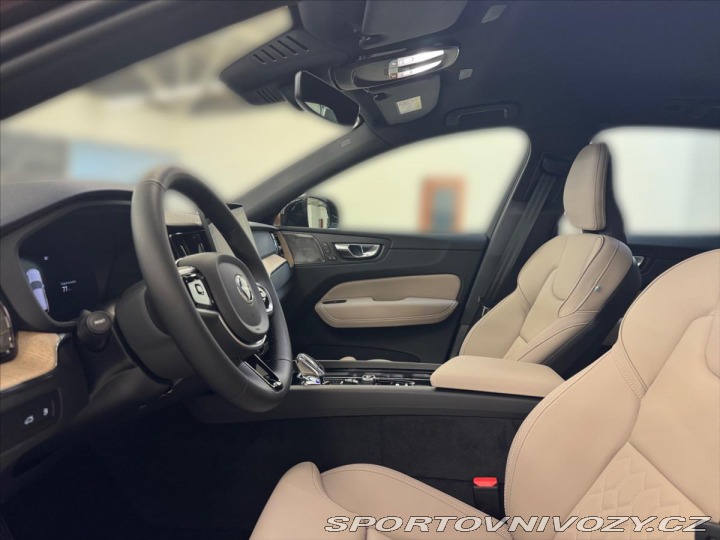 Volvo Ostatní modely XC60 2,0 T6 AWD Plus Dark 5630 2025