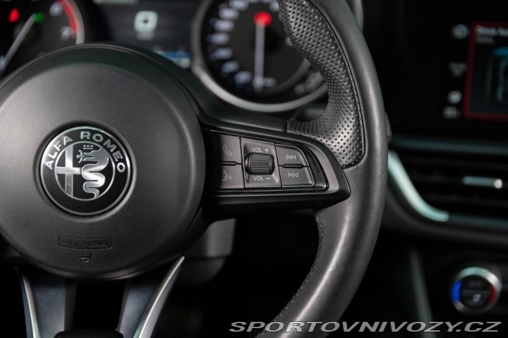Alfa Romeo Giulia 2.0 GME Veloce AWD AT 2022