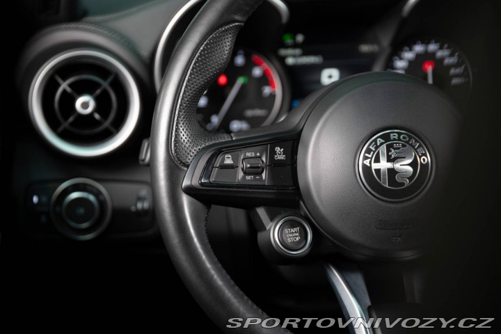 Alfa Romeo Giulia 2.0 GME Veloce AWD AT 2022