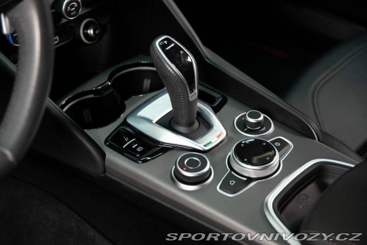 Alfa Romeo Giulia 2.0 GME Veloce AWD AT 2022