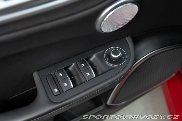 Alfa Romeo Giulia 2.0 GME Veloce AWD AT 2022