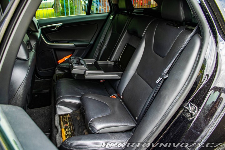 Volvo V60 D5 Momentum 2011